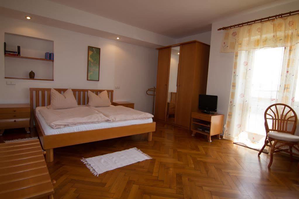 Pension Apartment Granit Прага Екстериор снимка
